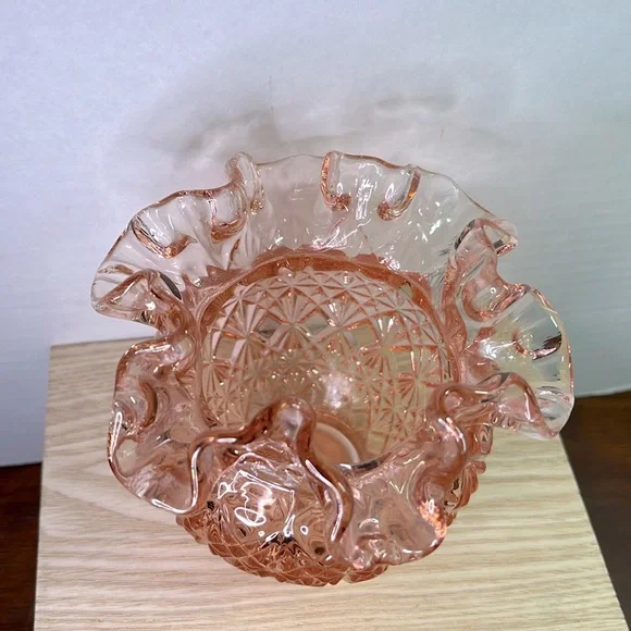 Vintage Fenton Glass Pink Dusty Rose Diamond Star Ruffled Vase – Signed